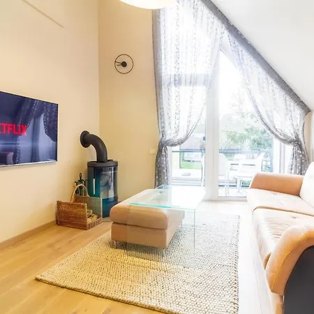 Away Apartment, By Cohost Lejlighed *