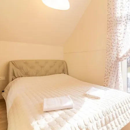 아파트 Away Apartment, By Cohost 팔랑가