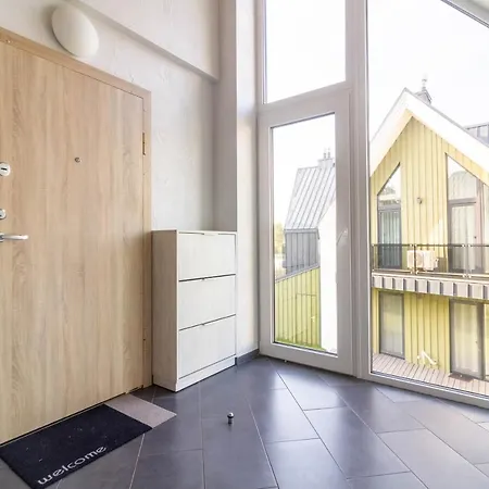 Away Apartment, By Cohost 아파트 팔랑가