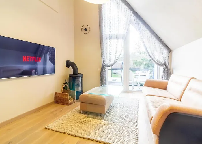 Away Apartment, By Cohost شقة *