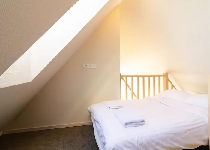 Away Apartment, By Cohost شقة