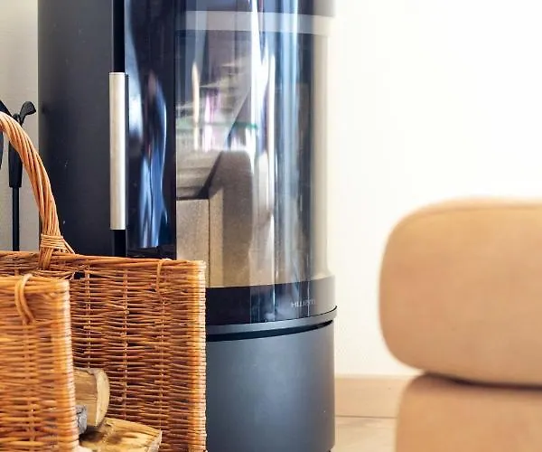 Away Apartment, By Cohost 아파트