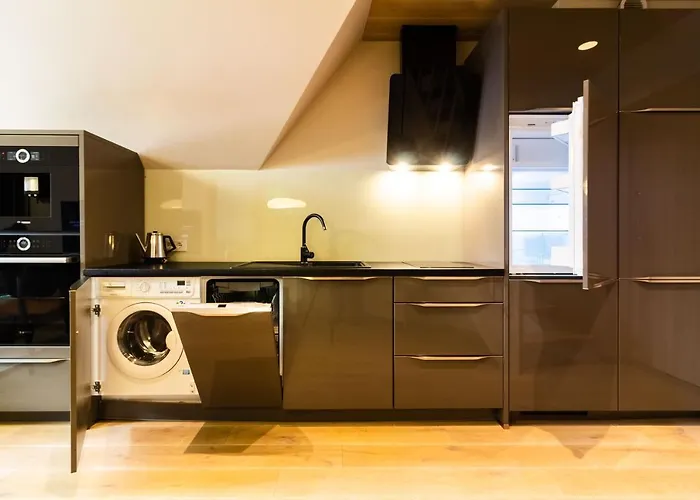 Away Apartment, By Cohost شقة بالانغا