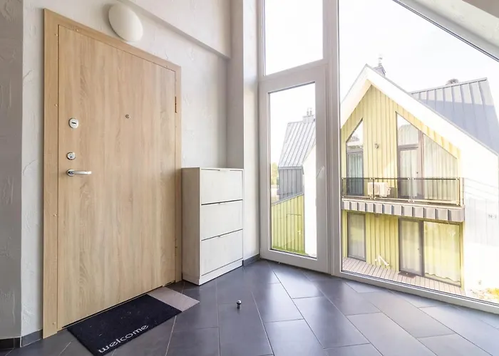 Away Apartment, By Cohost 아파트 팔랑가